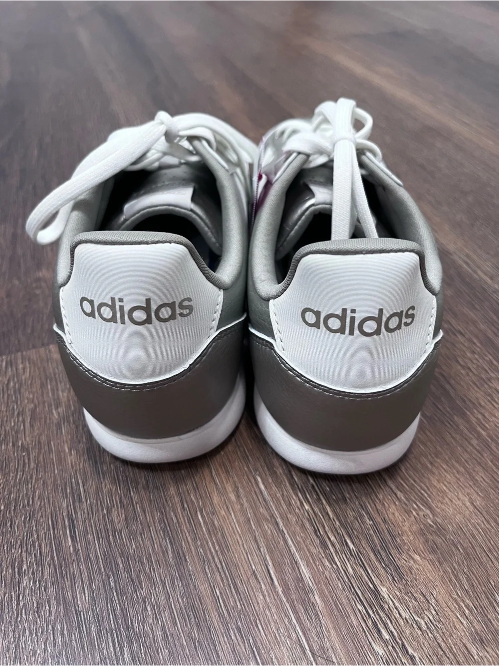 Adidas Barreda Lo in Cyber Metallic Sneaker - Cloudfoam Comfort Size 7